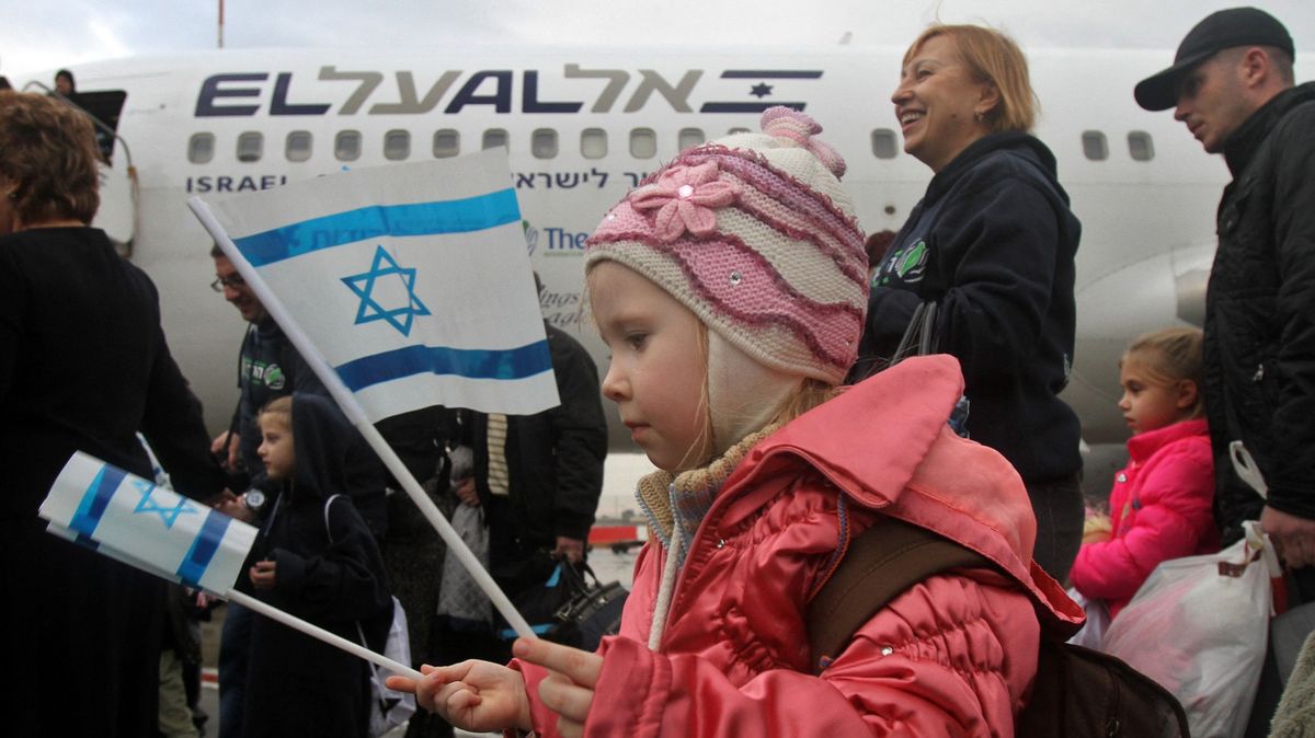 Rusové prchají do Izraele, někteří ale jen pro zahraniční pas